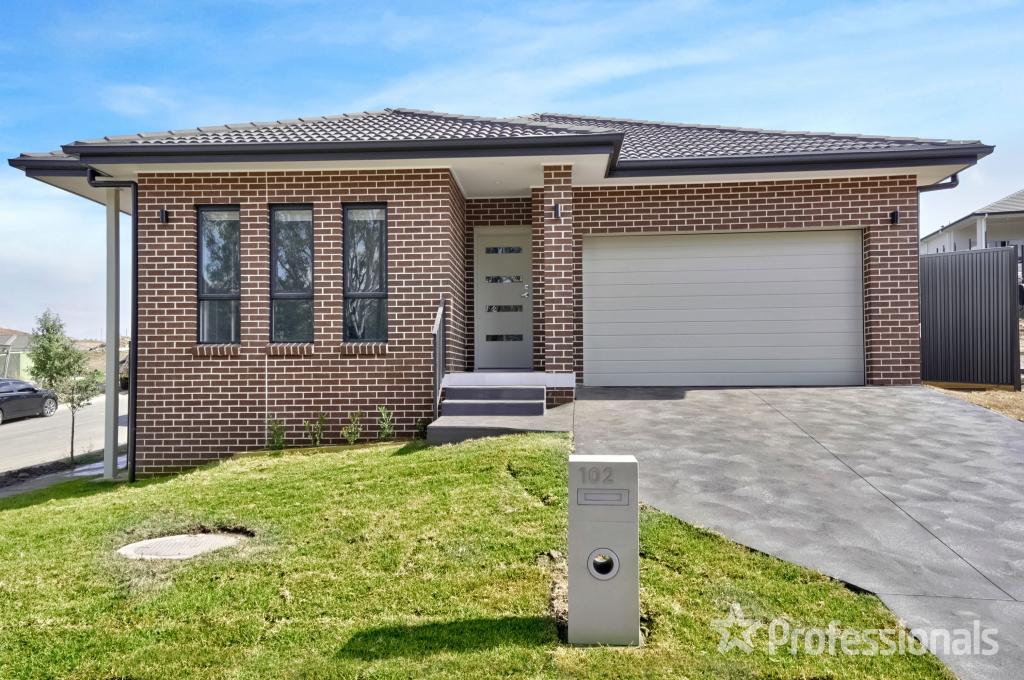 102 Poulton Tce, Campbelltown, NSW 2560