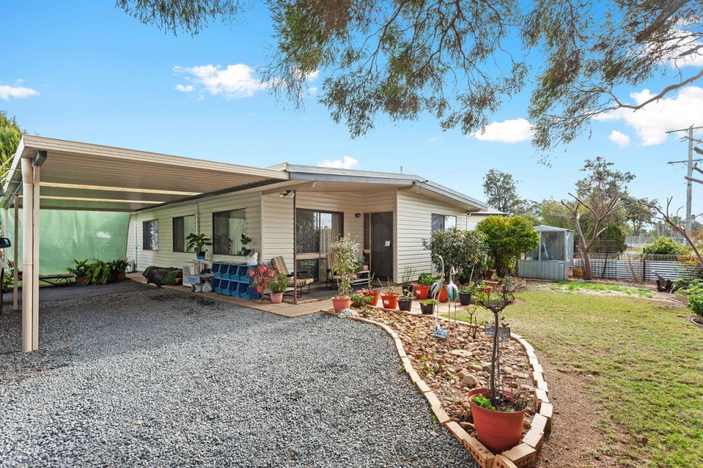 2a York St, Oakey, QLD 4401