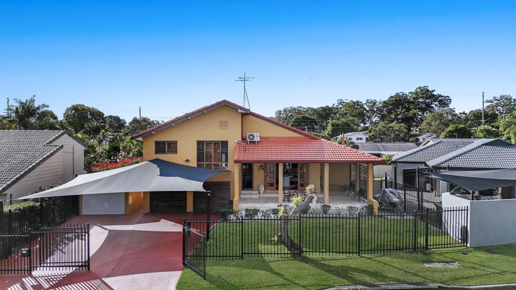 17 Lowanna Dr, Ashmore, QLD 4214