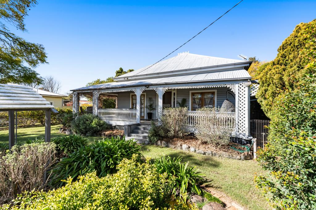 32 Railway St, Pittsworth, QLD 4356