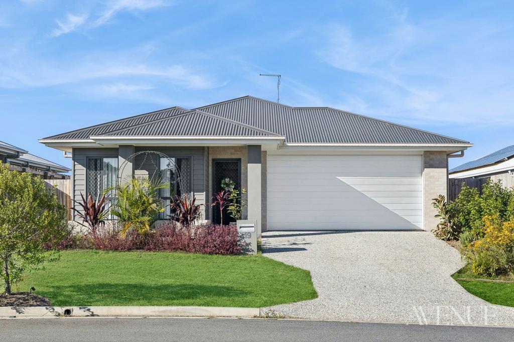 19 Edinburgh Cres, Gleneagle, QLD 4285