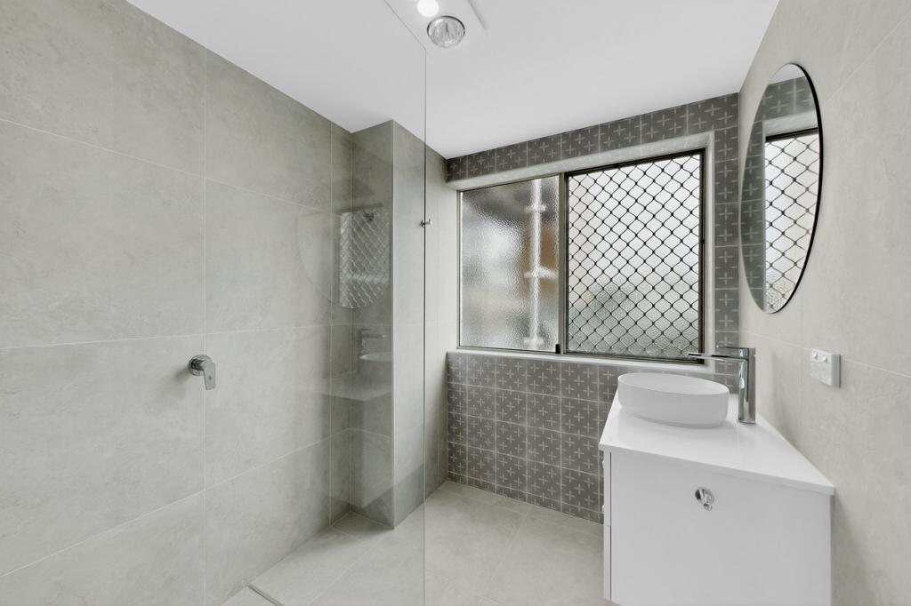 2/10 Caroline St, Woody Point, QLD 4019