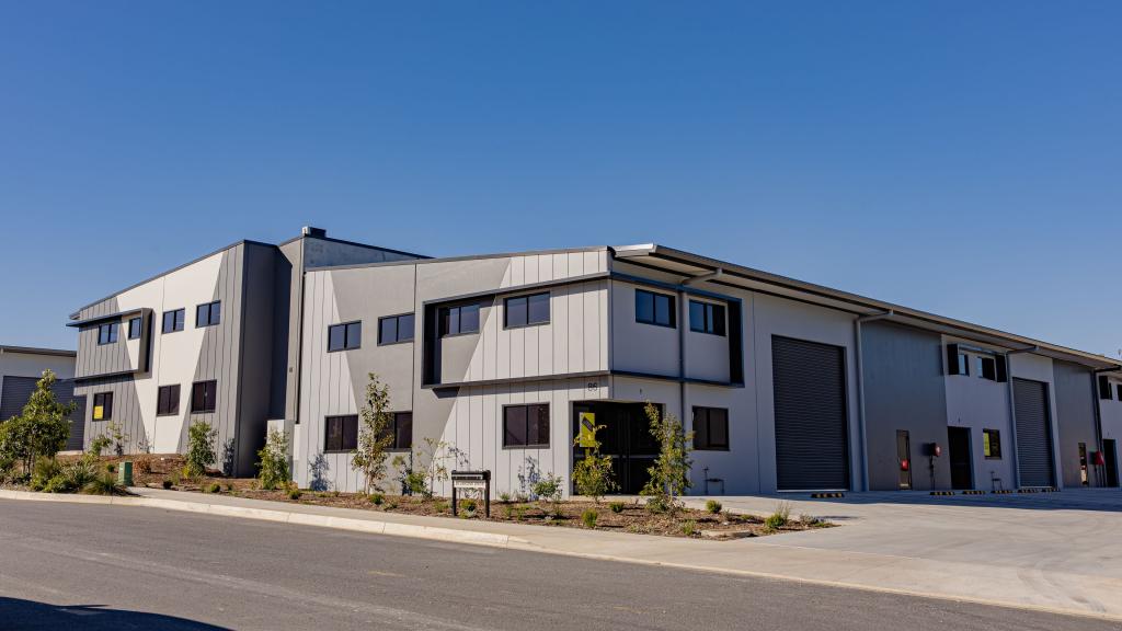 86 JARDINE DR, REDLAND BAY, QLD 4165