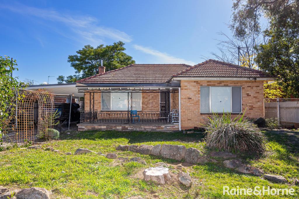 19 Bruce St, Tolland, NSW 2650