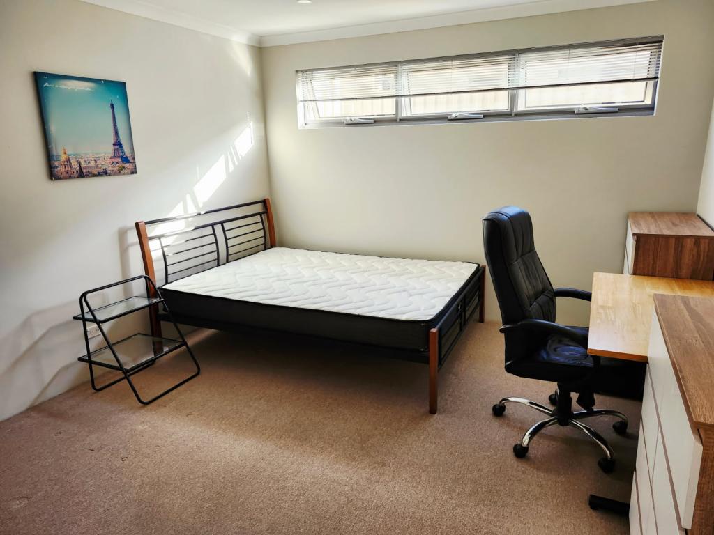 ROOM ONLY/22 HOLLYFORD PDE, BUTLER, WA 6036