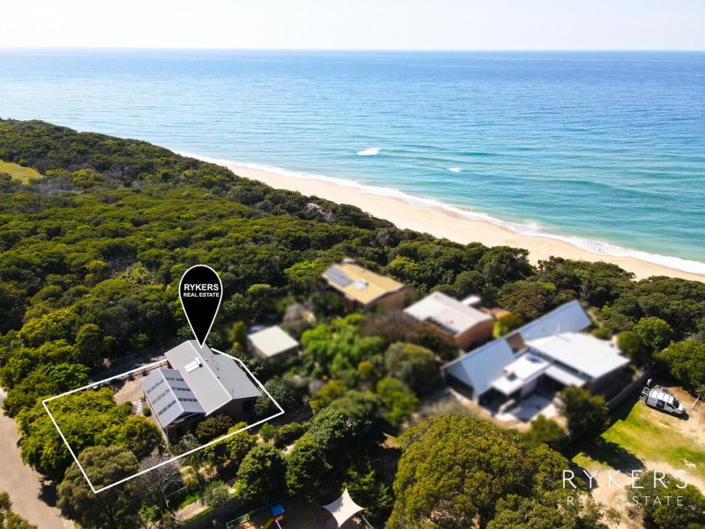 1b Larkins Pl, Lake Tyers Beach, VIC 3909