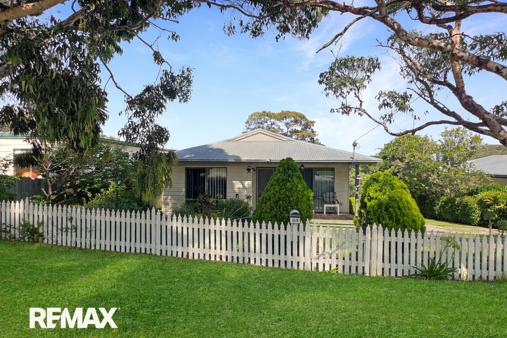 34 WEST CRES, LAKES ENTRANCE, VIC 3909