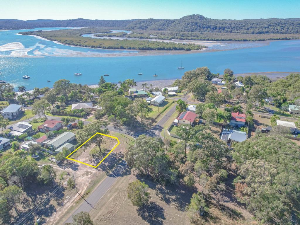 8 Jasper St, Russell Island, QLD 4184