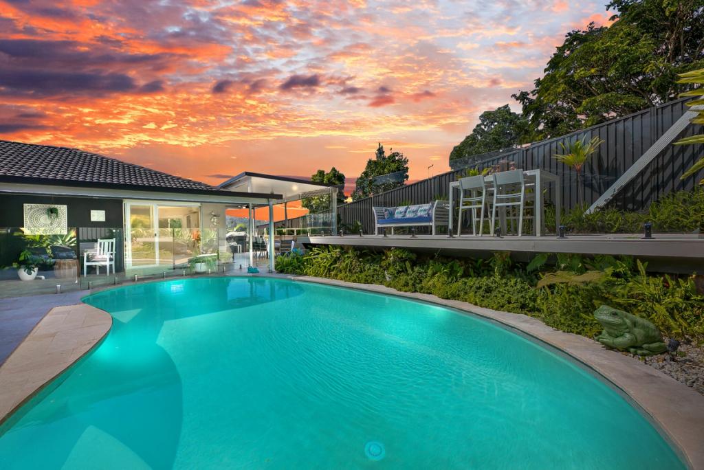 2 Arbury Hill Cl, Burleigh Heads, QLD 4220