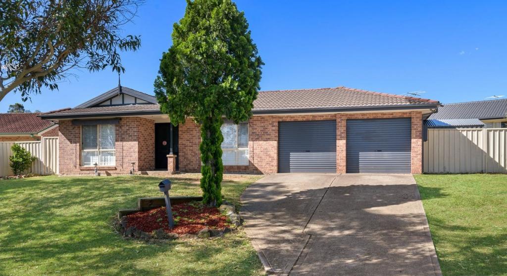 8 Downes Cres, Currans Hill, NSW 2567