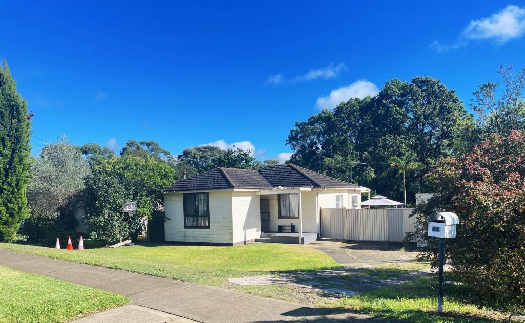 21 MCGIRR PDE, WARWICK FARM, NSW 2170