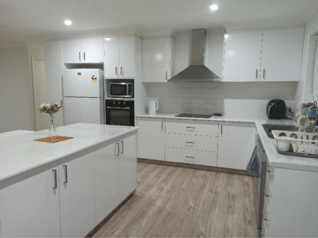 Room 1/240 Gatton Esk Rd, Lake Clarendon, QLD 4343