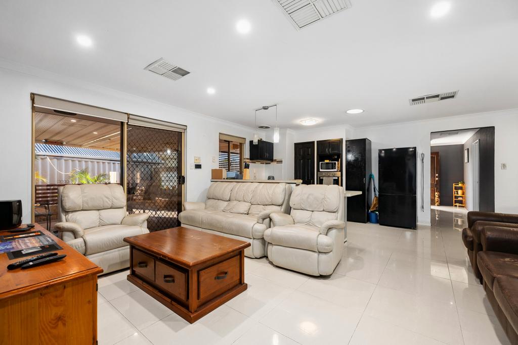 14 Chisholm Cir, Seville Grove, WA 6112