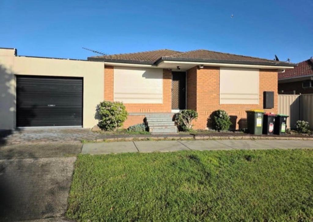 2/18 Ashleigh Cres, Meadow Heights, VIC 3048