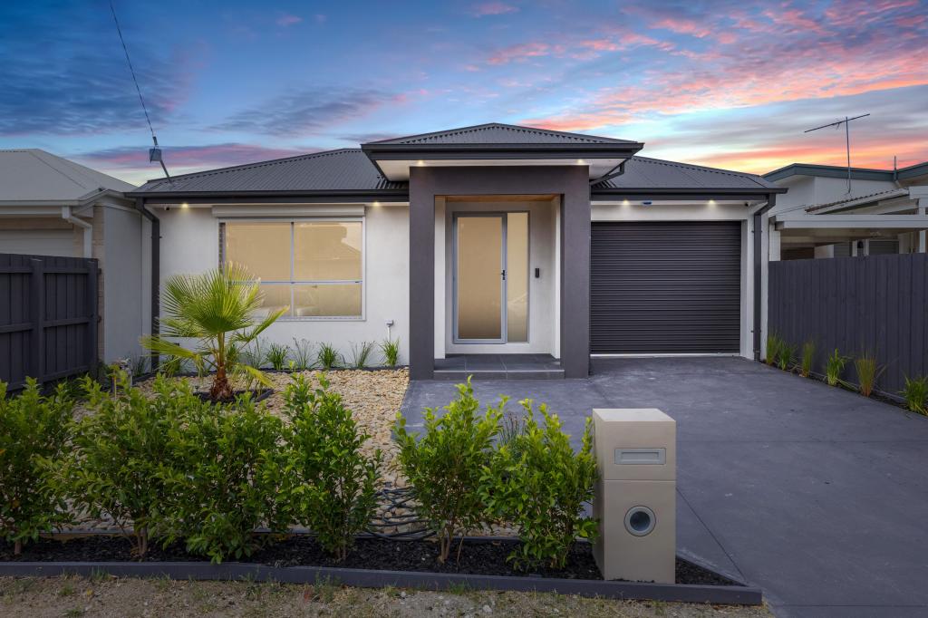 115 Seventh Ave, Rosebud, VIC 3939