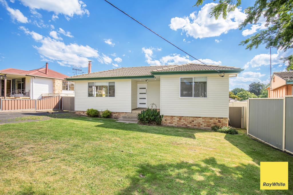 8 Prince Ave, Uralla, NSW 2358