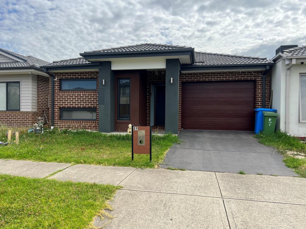 9 Charolais Way, Clyde North, VIC 3978