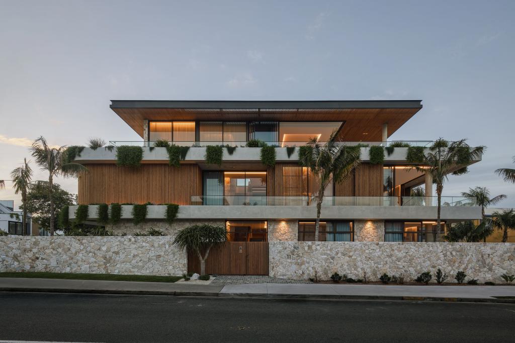 11 Lavarack Rd, Mermaid Beach, QLD 4218