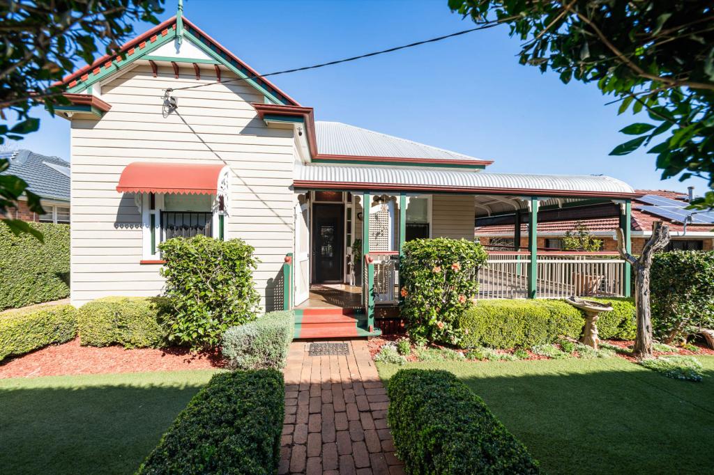 16 Robinson St, North Toowoomba, QLD 4350