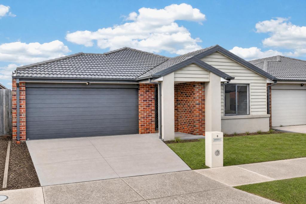 8 PRINCES CCT, WALLAN, VIC 3756