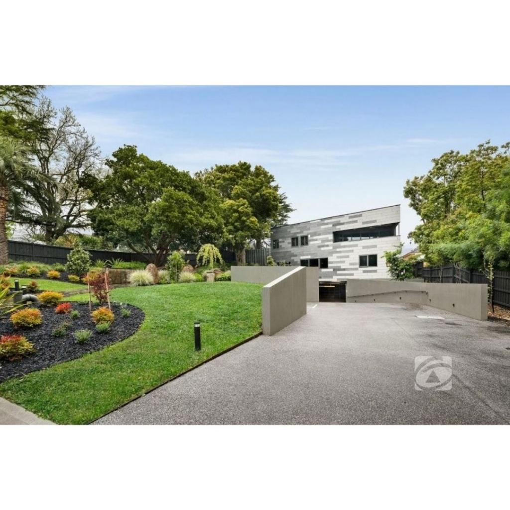 1/26 LANGMORE LANE, BERWICK, VIC 3806
