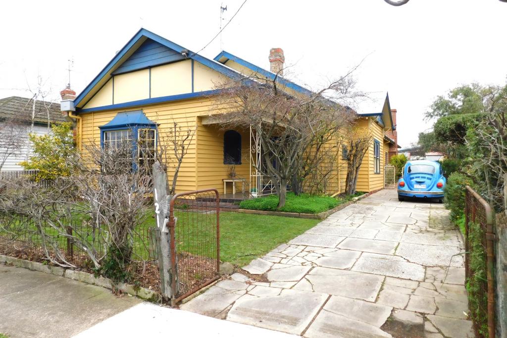 121 CROMPTON ST, SOLDIERS HILL, VIC 3350