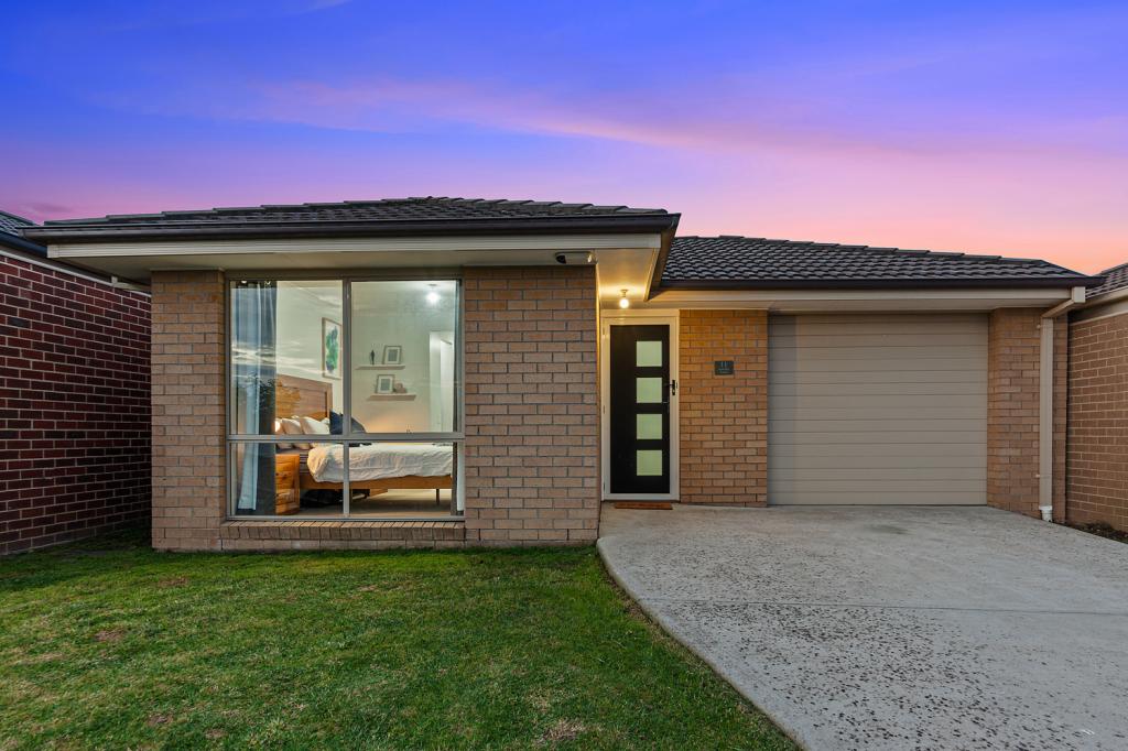 11 JENNIFER CT, PAKENHAM, VIC 3810