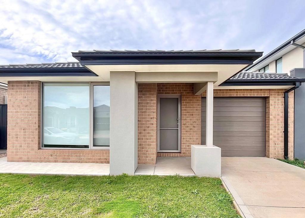 84 Bluebottle Pde, Rockbank, VIC 3335
