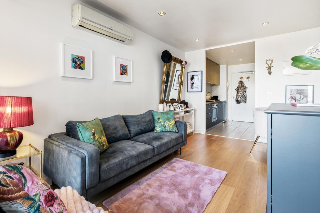 227/135 INKERMAN ST, ST KILDA, VIC 3182