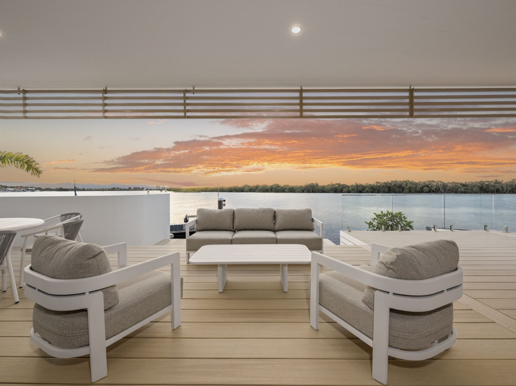 1/4 PARADISE PDE, PARADISE POINT, QLD 4216