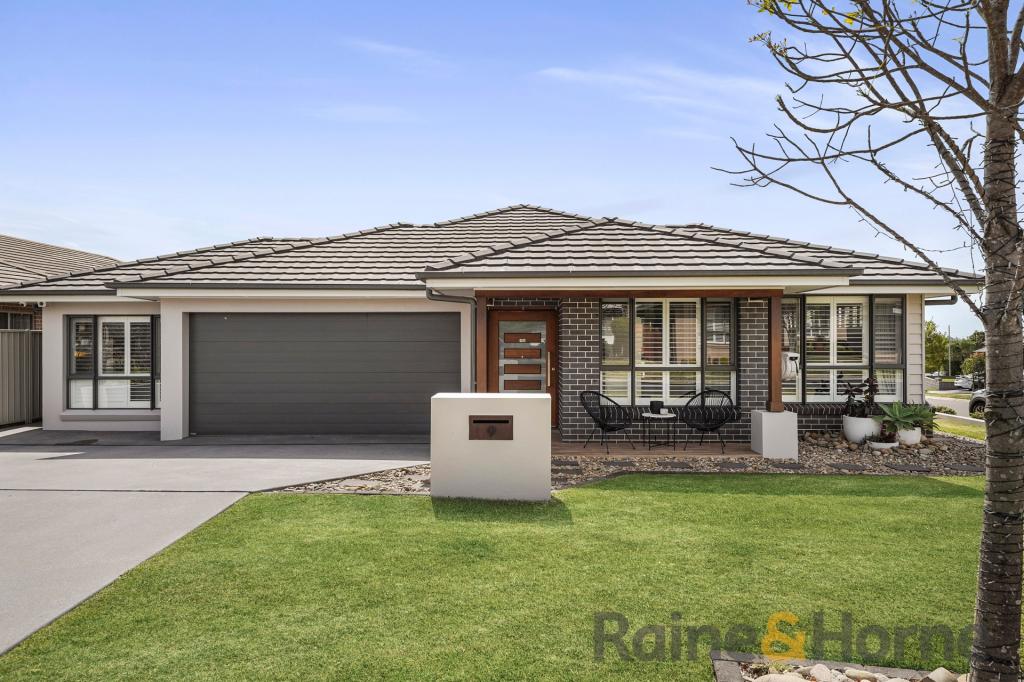 9 BARTLETT ST, ORAN PARK, NSW 2570