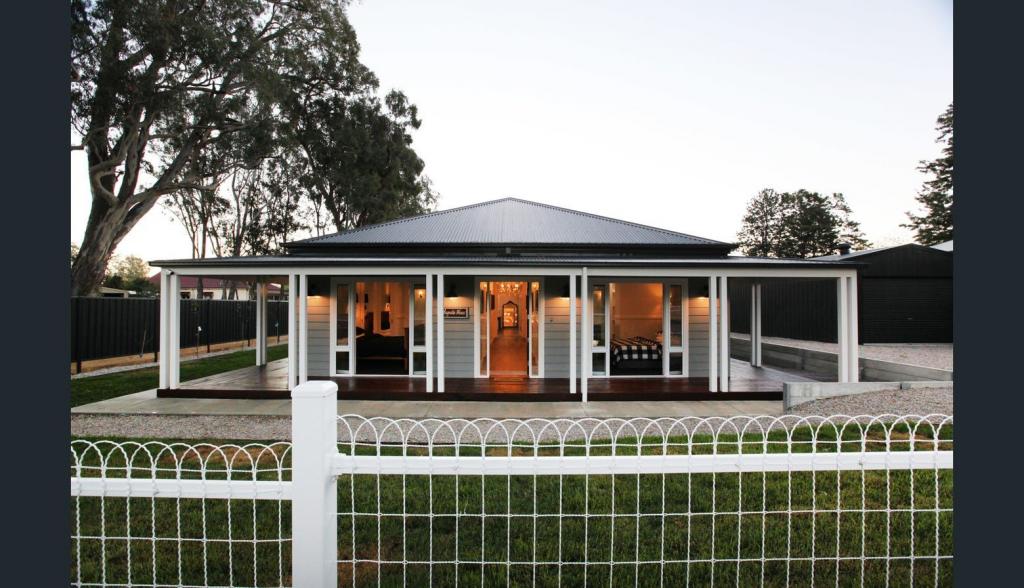 3 Lily St, Violet Town, VIC 3669