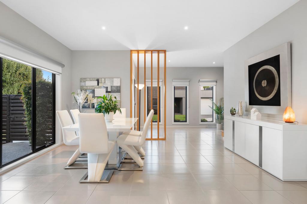 11 Sun Dew Cl, Saint Helena, VIC 3088