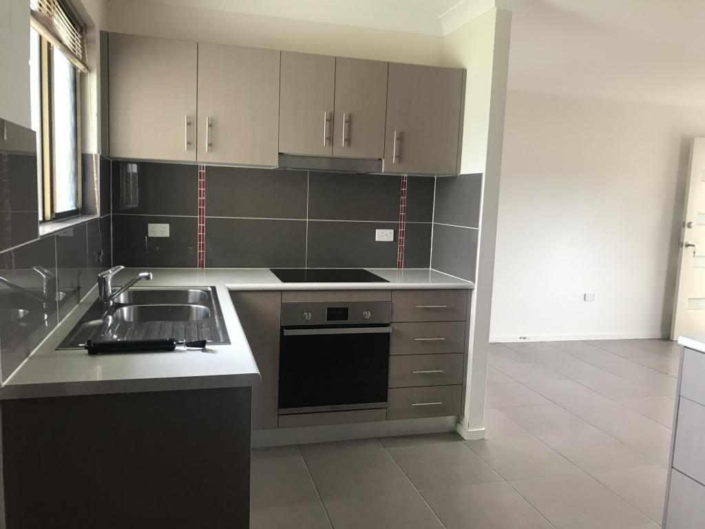 1/4 Saint Lucia Dr, Rasmussen, QLD 4815