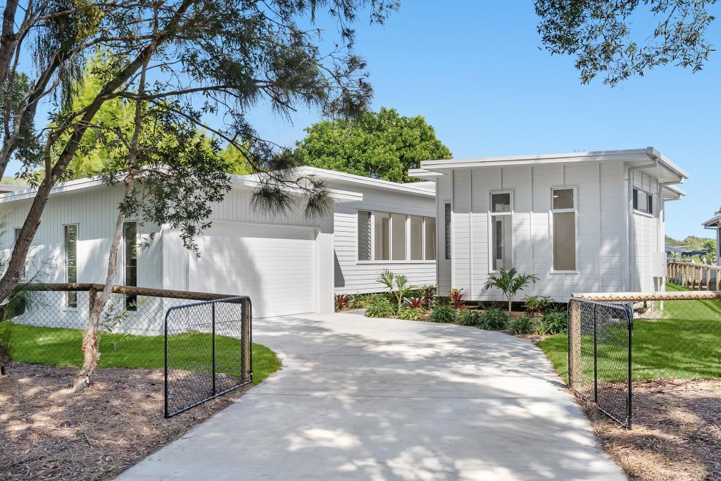 8 Kookaburra Ct, South Stradbroke, QLD 4216