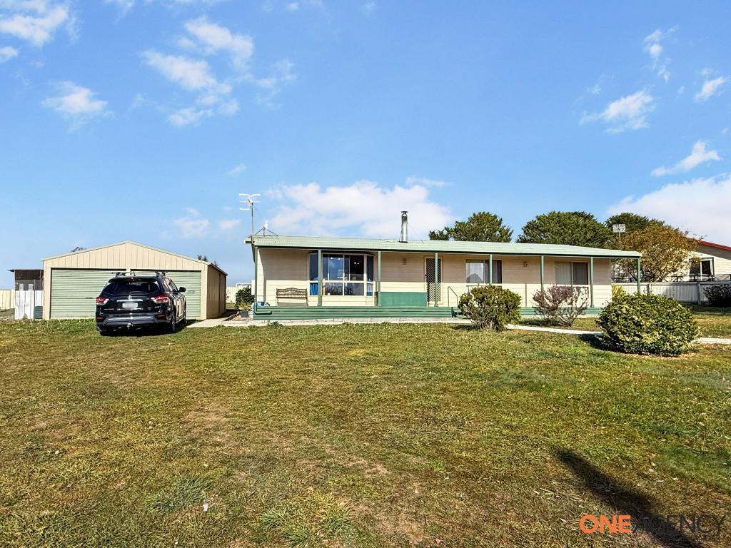 17 HENSLEIGH ST, DELEGATE, NSW 2633