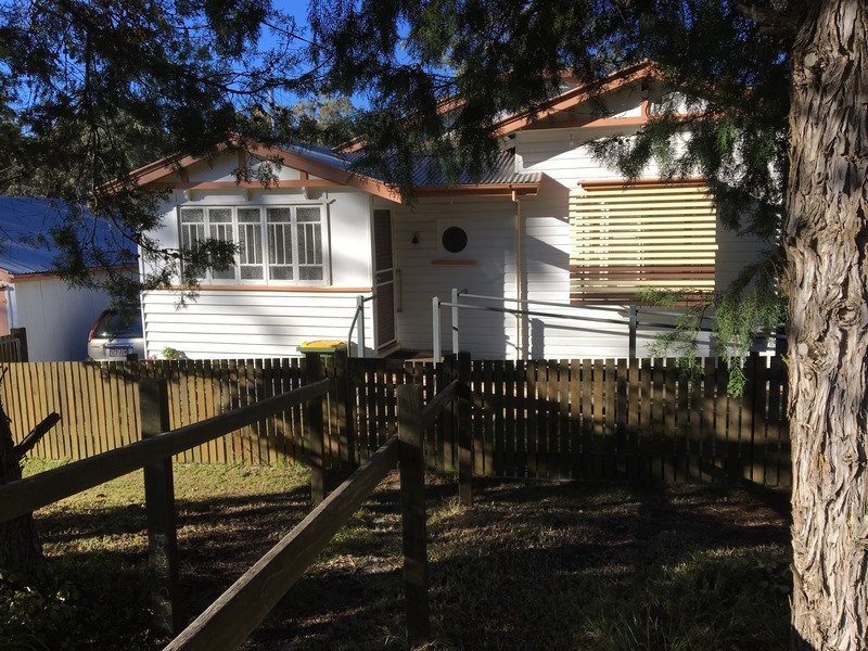 20 Esk St, Crows Nest, QLD 4355