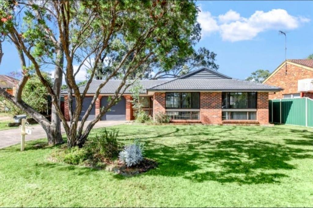 8 LEITH PL, ST ANDREWS, NSW 2566