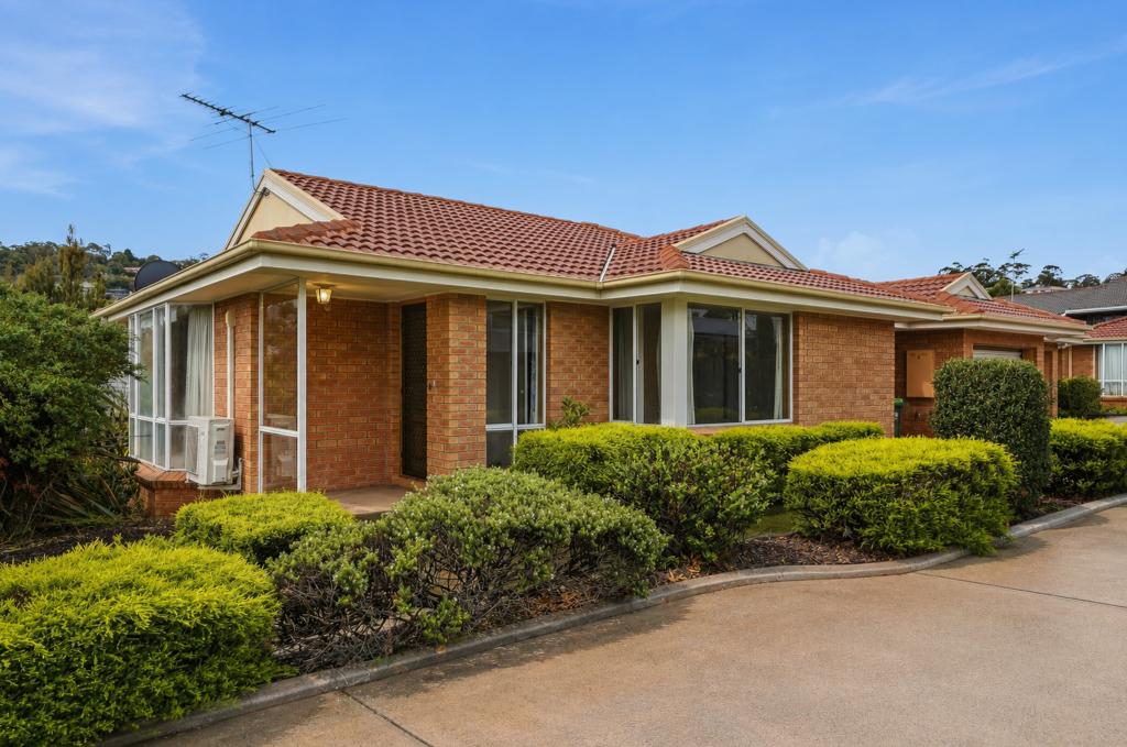 1/2 Liena Rd, Lindisfarne, TAS 7015