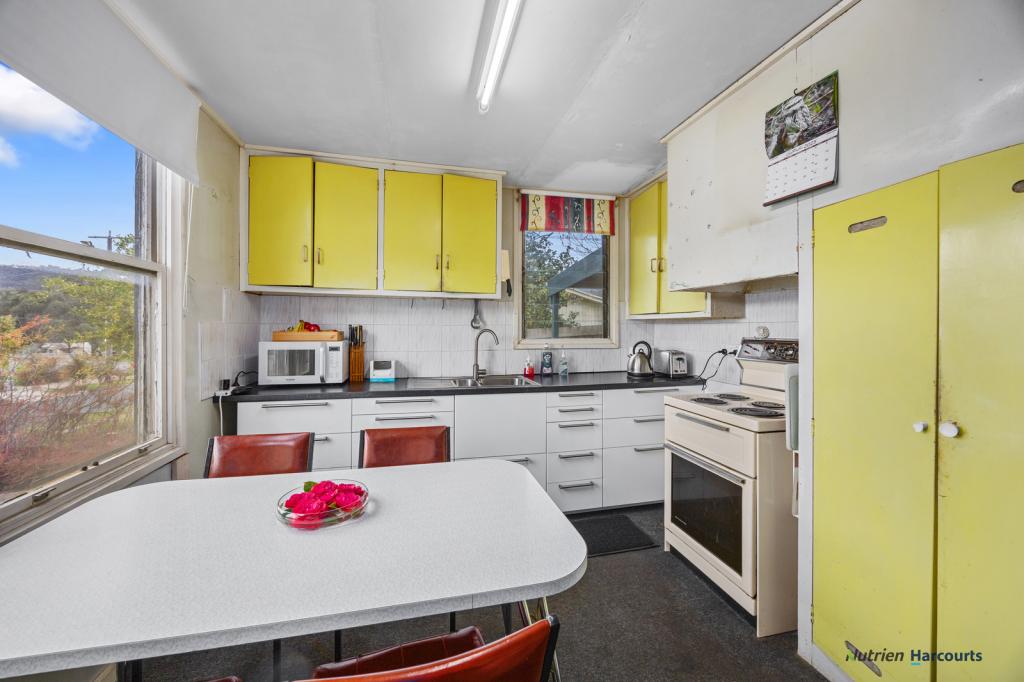 7 Fifth St, Eildon, VIC 3713