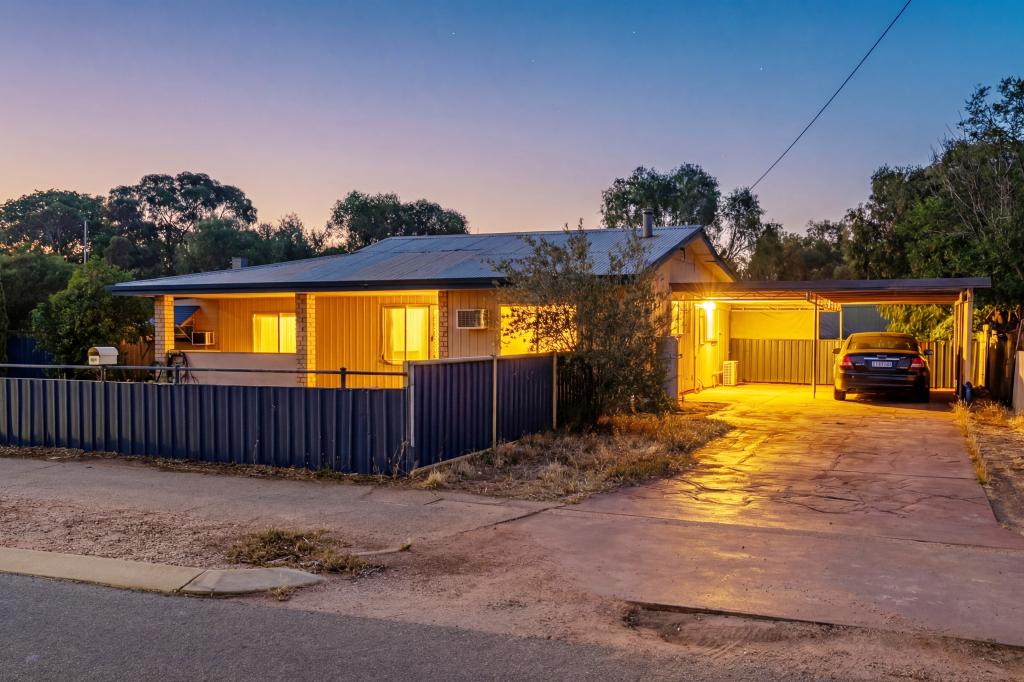 4 Gamenya Ave, Merredin, WA 6415
