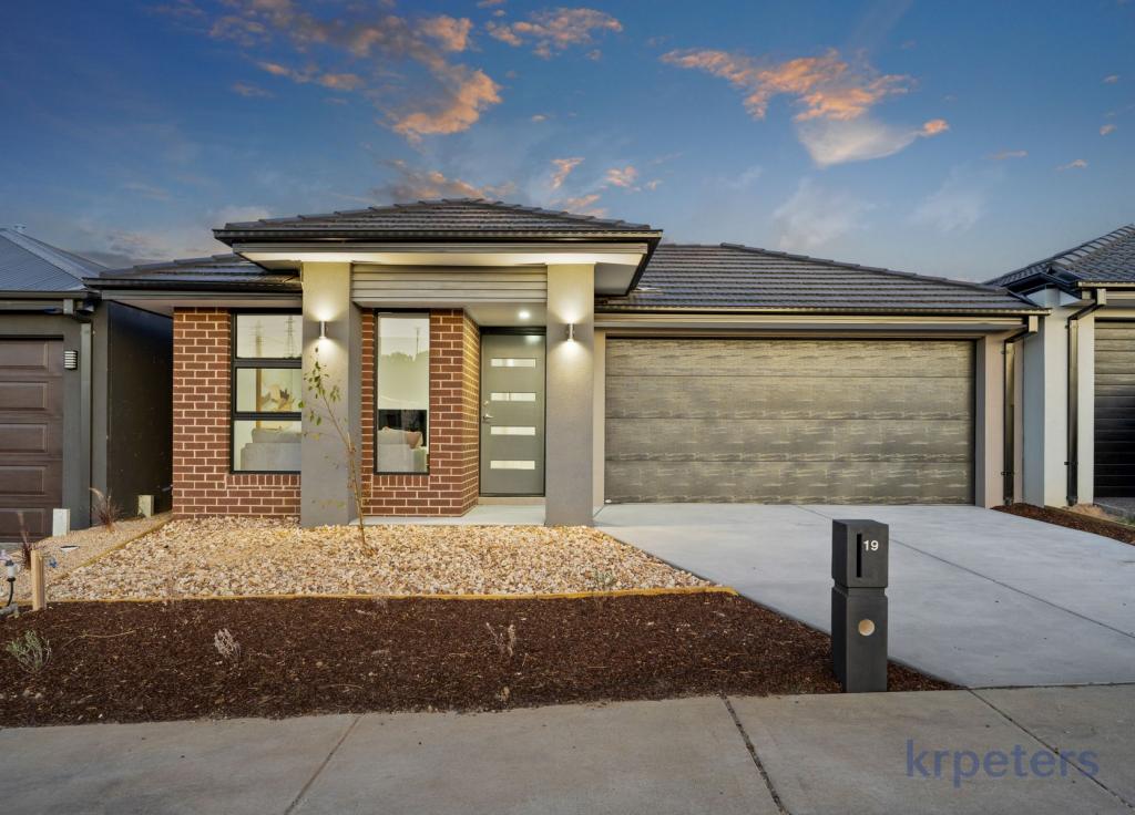 19 Faraya Rd, Pakenham, VIC 3810