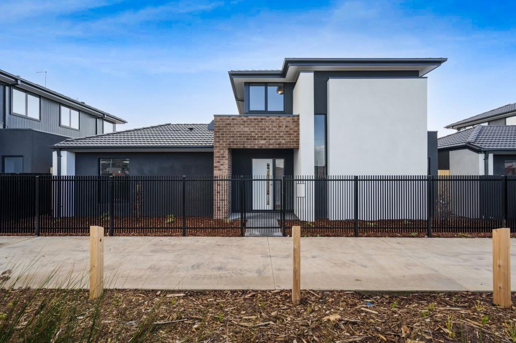 16 Gobelins Walk, Clyde North, VIC 3978