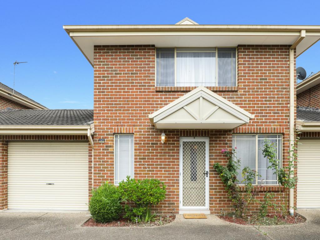 2/10 Platypus Cl, Figtree, NSW 2525