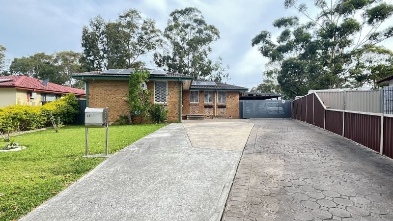 13 Hebblewhite Pl, Bonnyrigg, NSW 2177