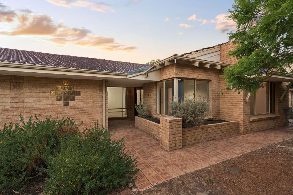 7 Gairdner Dr, Kardinya, WA 6163