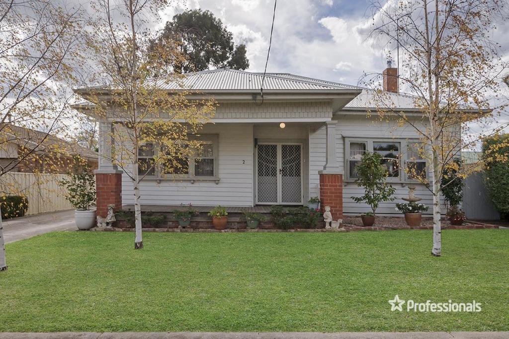 2 ROSCOE AVE, HAMILTON, VIC 3300