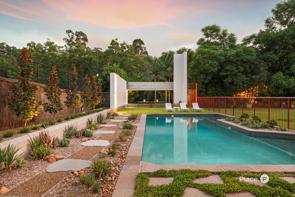 21 Tristania Rd, Chapel Hill, QLD 4069