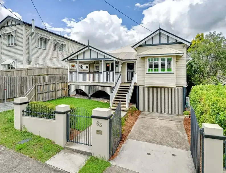 61 DANSIE ST, GREENSLOPES, QLD 4120