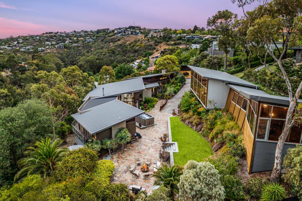 5 Manor Cres, Highton, VIC 3216